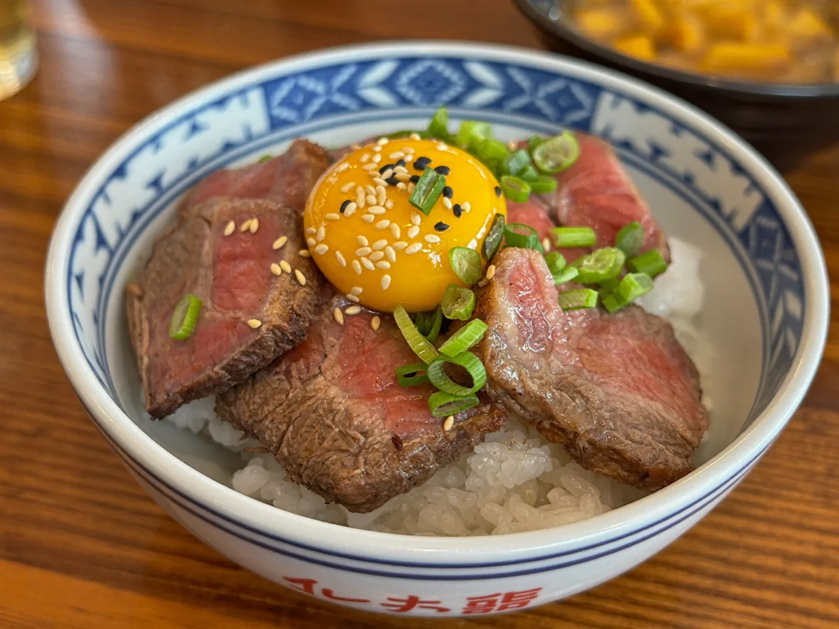 Donburi van Niku & Sakana